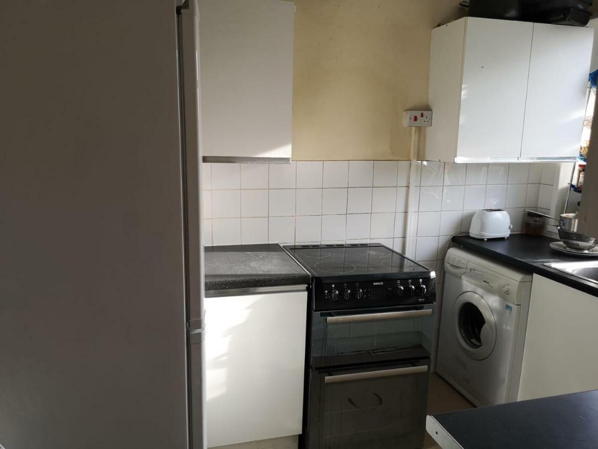 Gazde/Camere de închiriat Double Bed @clapham Londra